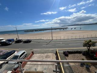 Stunning Sea View Apartment With Balcony & Parking - 4