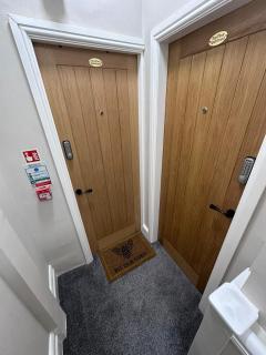 Stunning Sea View Apartment With Balcony & Parking - Rhos-on-Sea - 8