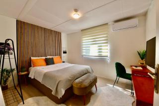 Olive & Lake Villa- Heated pool - - 2