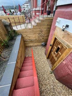 Stunning 2 Bedroom Beach Apartment With Garden - Rhos-on-Sea - 3