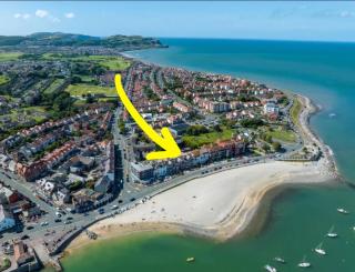 Stunning 2 Bedroom Beach Apartment With Garden - Rhos-on-Sea - 0