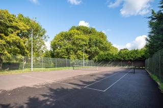 Country Home and 2 Cottages with Tennis Court, Hot Tub, BBQ and Darts - Chiddingly - 5