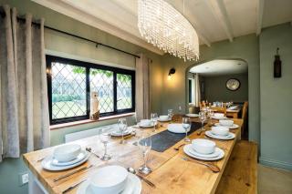 Country Home and 2 Cottages with Tennis Court, Hot Tub, BBQ and Darts - Chiddingly - 4