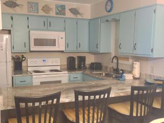 Beautiful 3 Bedroom BEACHFRONT Condo (F3) - Sleeps 10 - Gulf Shores - 2