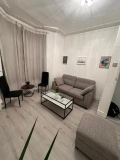 3 bedroom flat Millais rd - Londra - 7