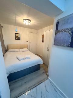 3 bedroom flat Millais rd - Londra - 5