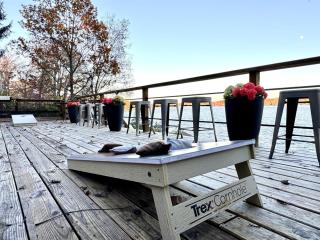 Lakefront, Water toys, Hot Tub, Swim and Boat Dock - Decatur - 4