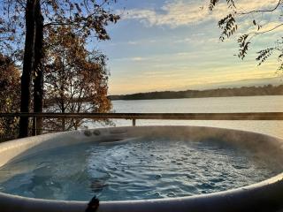 Lakefront, Water toys, Hot Tub, Swim and Boat Dock - Decatur - 2