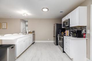 12510 Stunning 4BR with Stylish Design - San Antonio - 3