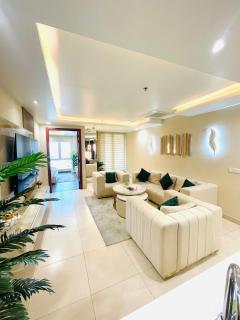 Premium Luxurious Apartments Goldcrest Mall Residency - 4