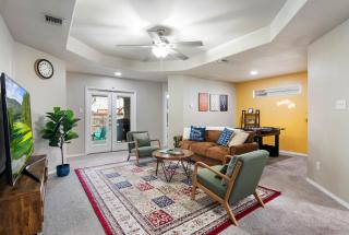 Cozy Family Basecamp! Near Lackland Sea World & DT - San Antonio - 3