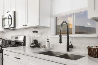 Heated Pool and Jacuzzi, Scenic Mountain View, Lux and Cozy, - Cottonwood - 2