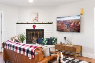 Heated Pool and Jacuzzi, Scenic Mountain View, Lux and Cozy, - 3