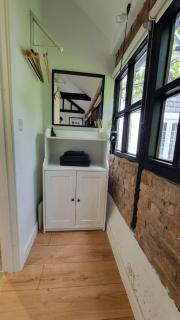 Quirky Barn with Kitchen & Ensuite Bedroom - 9