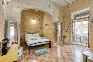 Valletta Townhouse with Maltese Balcony - 9