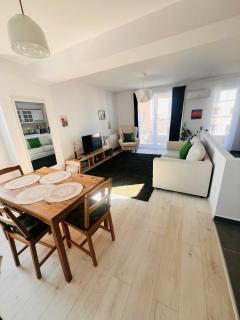 Airport Gardens Loft - 5