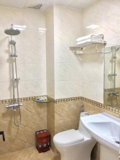 Hotel in central HaLong bay, very friendly, spotless, spacious and airy - Ha Long - 4