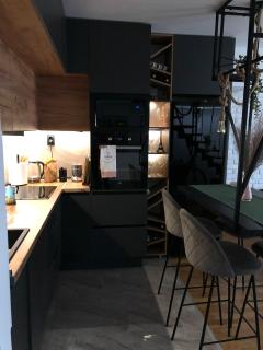 City View Duplex - Stylish 2BR Apartment with parking - Escópia - 2