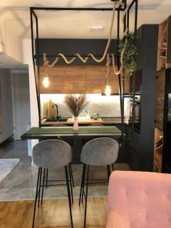 City View Duplex - Stylish 2BR Apartment with parking - Escópia - 1