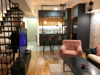 City View Duplex - Stylish 2BR Apartment with parking - Escópia - 6