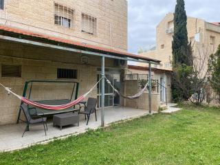 דירת גן מרווחת במיקום מעולה עם נטפליקס חינמי - Ma'ale Adumim - 0
