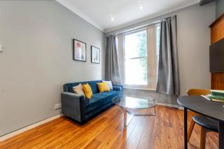 Brilliant 1BR Flat, Lakeside Rd, 5 min to Tube - London - 3