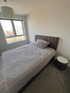 Wharf Side One Bed Apartment - Barking - 5