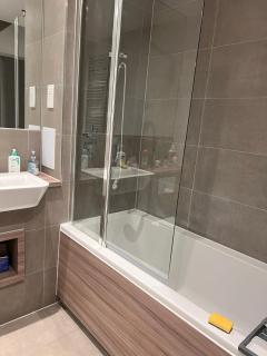 Wharf Side One Bed Apartment - Barking - 2