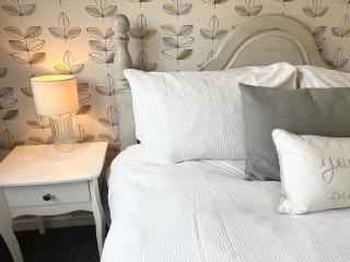 Spacious - 2 Double bed - City Home - Sleeps 6 - Free Parking - Hereford - 2