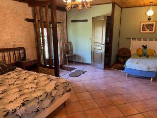 La Tour du Sorbey - Gîte Nature Familial - Piscine - 3 à 6 Pax - 7