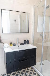 O&O Group - Sea Views & City Vibes on Sokolov - Bat Yam - 7