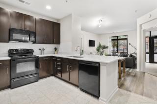 Spacious Comfort Near Downtown Hotspots - Arlington - 3