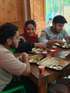 HoTEL CROWN PALACE - Srinagar - 8