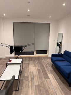 Wharf Side One Bed Apartment - Barking - 6