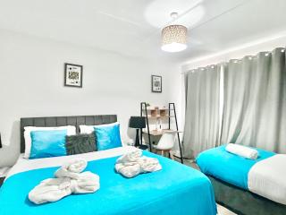 Comfortable Stays for Contractors and large groups with free parking and easy access to Motorway - 6