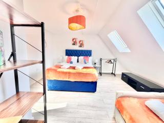 Comfortable Stays for Contractors and large groups with free parking and easy access to Motorway - 4