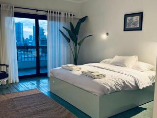 Colorful Edgy Duplex Apartment - 6