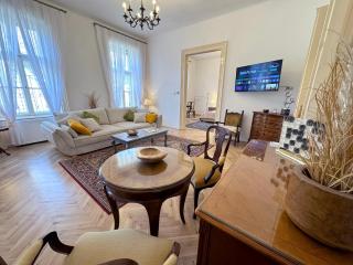 Elegant 125m2 Apartment Downtown Budapest - 0