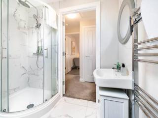 Stunning central Belfast Apartment free parking great location - 1