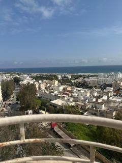 Appartement Vue Mer avec Jacuzzi Tout équipé proche centre-ville Bienvenue à Bizerte dans un appartement haut standing avec une vue imprenable sur la mer Situé à seulement 5 minutes du centre-ville - 5