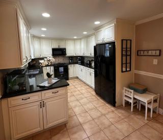 Spacious Family Friendly Backyard Retreat - 4