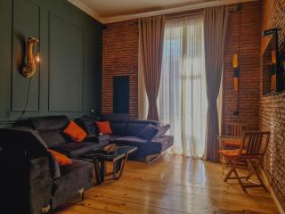 Top Floor Apartment+Balcony in sololaki / Room 25 - Tbilisi - 0