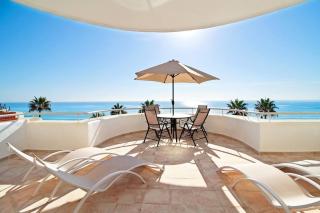 Large Beachfront Apartment - 0