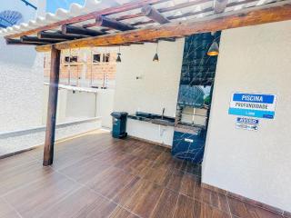 Casas Duplex todas com 3 suiítes ambas com ar condicionado, varanda, internet e churrasqueira privativa no Residencial Jardins de Taperpuã 2 codomínio a poucos metros da Praia de Taperapuã, com piscina e área gourmet. - Porto Seguro - 7