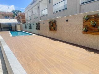 Casas Duplex todas com 3 suiítes ambas com ar condicionado, varanda, internet e churrasqueira privativa no Residencial Jardins de Taperpuã 2 codomínio a poucos metros da Praia de Taperapuã, com piscina e área gourmet. - 3