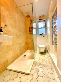 Private and modern one bed gated flat - London - 4