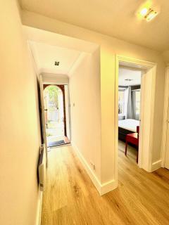 Private and modern one bed gated flat - London - 3