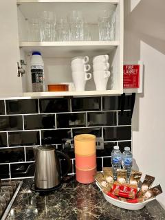 Cosy Retreat on Seaton Crescent - FREE off-street parking for 5 cars, Wifi-500mb, Families & Contractors, Close to M1 Jct 26 - Nottingham - 4