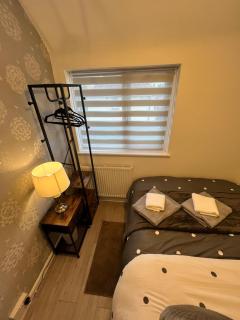 Cosy Retreat on Seaton Crescent - FREE off-street parking for 5 cars, Wifi-500mb, Families & Contractors, Close to M1 Jct 26 - Nottingham - 8