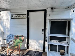 Large fenced yard near town square with Starlink - Gatesville - 8